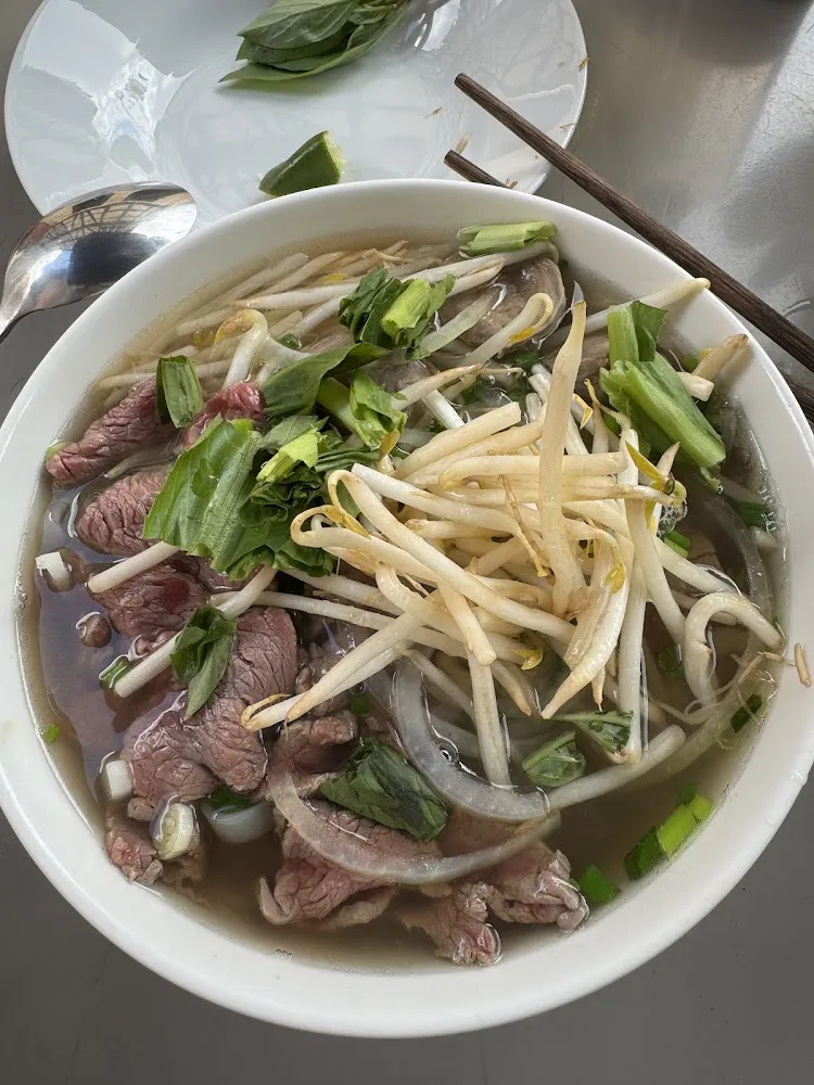 Phở Bò Dặc Biệt Uniquement Sur Place Only On Site